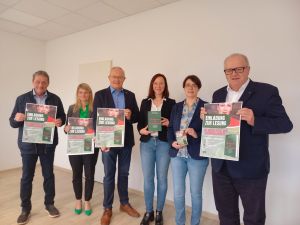 Foto von links nach rechts: Achim Schwickert (Landrat Westerwaldkreis), Sandra Köster (Vorständin Wir Westerwälder), Achim Hallerbach (Landrat Kreis Neuwied), Daniela Kiefer (Gleichstellungsbeauftragte Kreis Neuwied), Julia Bieler (Gleichstellungsbeauftragte Kreis Altenkirchen), Dr. Peter Enders (Landrat Kreis Altenkirchen). Auf dem Bild fehlt Beate Ullwer (Gleichstellungsbeauftragte Westerwaldkreis). Foto: Myriam Hatzmann (Wir Westerwälder).