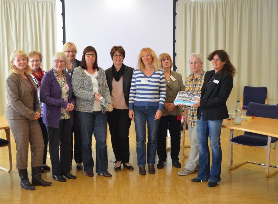 Foto: Seminarteilnehmerinnen mit der Referentin Monika Gräf und der Gleichstellungsbeauftragten Astrid Thol