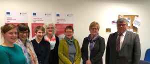 Foto v.l.: Erika Koch, Beate Zwick, Diana Will, Brigitte Wloch und Kriemhild Seegers vom Jugendberatungszentrum sowie Agnes Ulrich, Leiterin Sozialabteilung der Kreisverwaltung und Michael Mahlert, 1. Kreisbeigeordneter.