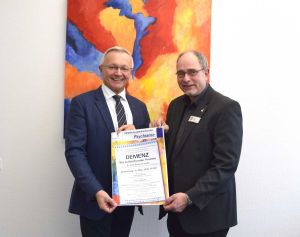 Foto: Landrat Achim Hallerbach und Psychiatriekoordinator Dr. Ulrich Kettler (r.) laden zur Informationsveranstaltung in Hausen ein.