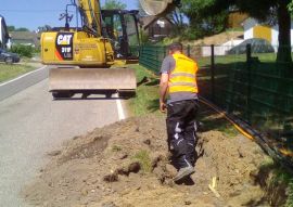 Foto: Der Breitbandausbau der Telekom im Landkreis Neuwied läuft auf Hochtouren. Im fünften Ausbaugebiet wurden durch die bauausführende Firma im Bereich Krumscheid/Altenhofen diverse Munitionsreste gefunden.