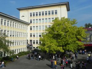 Foto: Die Situation der Schulen im Kreis Neuwied wird sich verbessern. Wesentlichen Anteil daran hat der ‚Kommunalinvestitionsförderungsfonds‘ des Bundes. Hier kommen Gelder an der richtigen Stelle, nämlich im Bereich der Bildung an. Für Schulen in Trägerschaft des Kreises sind das 12,73 Millionen Euro.