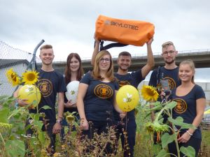 Foto: Für die Auszubildenden von Skylotec war es nicht nur ein interessantes Umweltprojekt, sondern auch eine Selbsterfahrung, wie Erfolge durch Teamarbeit erzielt werden können. V.l.n.r.: Max Schütz, Celine Reimann, Annalena Hof, Leutrim Hoti, Eduard Krylow, Sena Grimm.