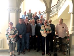 Foto: Die Mitglieder des Beirates für die Teilhabe von Menschen mit Behinderung im Landkreis Neuwied wählten in der jüngsten Sitzung ihren neuen Vorstand. Alle Mitglieder wurden durch den 1. Kreisbeigeordneten und Sozialdezernenten Michael Mahlert (5. von links) verpflichtet. Vorsitzender ist fortan Herbert Woidtke (3. von links). Ihm stehen zur Seite die beiden Stellvertreter, Mario Heim (2. von links) und Helmut Oster (4. von links).