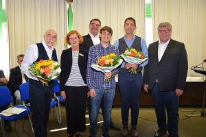 Foto: Der 1. Kreisbeigeordneter Michael Mahlert (1. v. r.) begrüßte den neuen Leiter des Kreismedienzentrums sowie dessen Stellvertreter nun offiziell: (v.r.) Beigeordneten Michael Mahlert, Karsten Rodigast (Leiter des KMZ), Pascal Tepelmann (Stellvertreter des KMZ), Stephan Pfurtscheller (Pädagogisches Landesinstitut), Mechtild Laupichler (Leiterin des Referats Schulen, Weiterbildung und Sport), Helmut Schneider-Siebert (ehemalige Leiter des KMZ).