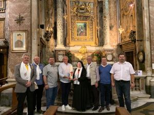 Foto: 25 Jahre nach der damaligen Seligsprechung von Josefina Vannini durch Papst Johannes Paul II, wurde die Ordensgründerin der „Töchter des heiligen Kamillus“ nunmehr in den Stand der Heiligen erhoben. Eine Delegation pilgerte unter der Leitung der Oberin, Schwester Gabriela von Asbach aus, nach Rom, um dort an den Feierlichkeiten zur Heiligsprechung auf dem Petersplatz teilzunehmen.