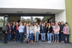 Foto: Ein Gruppenbild mit den Ratsfrauen aus dem gesamten Landkreisgebiet mit dem Referenten Matthias Blum nach über vier Stunden intensivem Lernprogramm und  vielen Antworten auf die verschiedensten Frauen zur Kommunalpolitischen Arbeit vor Ort. 