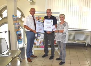 Foto: Landrat Achim Hallerbach, Psychiatriekoordinator Dr. Ulrich Kettler und die Gleichstellungsbeauftragten Doris Eyl-Müller werben auch in der Kreisverwaltung für die Gesundheitskonferenz zum Thema „Leistungssteigerung durch psychoaktive Substanzen“.